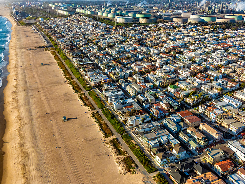Manhattan Beach pier and coastline