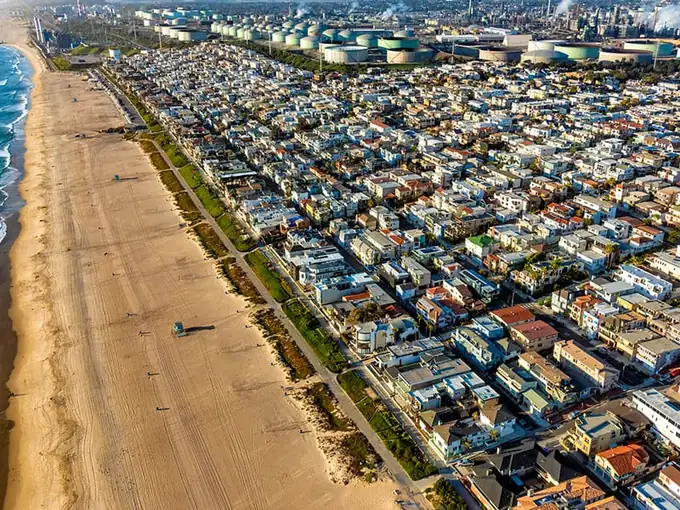 Manhattan Beach pier and coastline