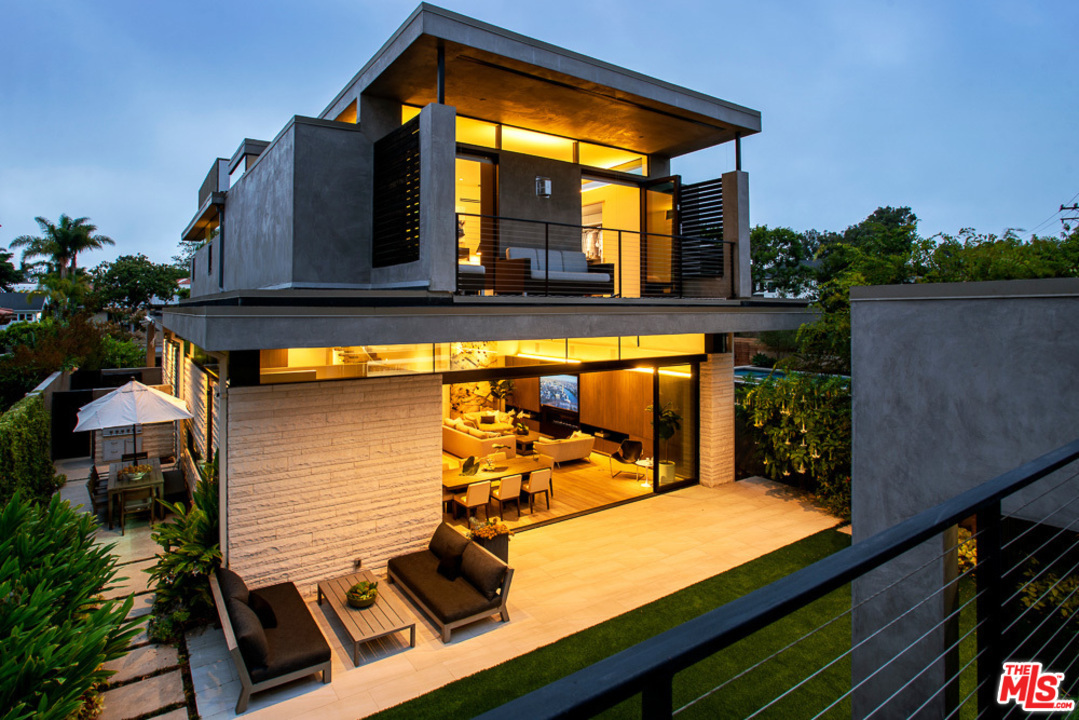 724 San Vicente Blvd, Santa Monica