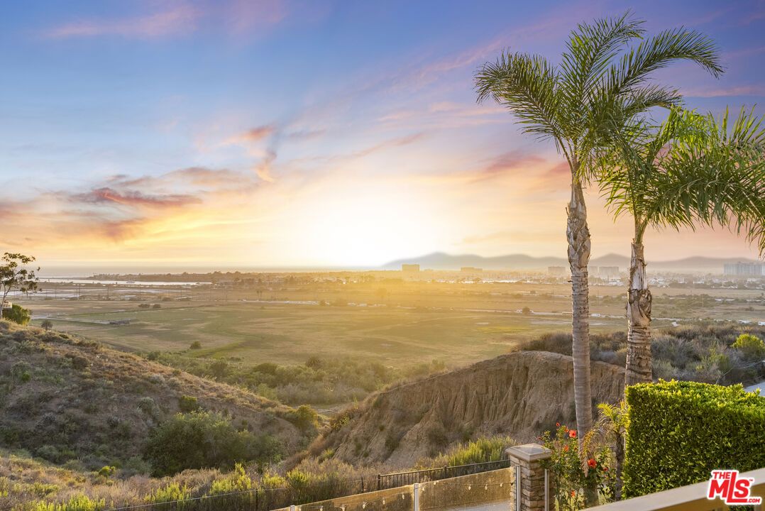 7584 Coastal View, Westchester