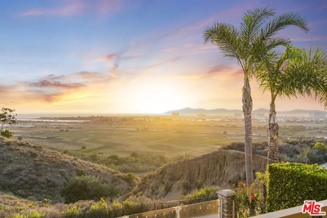 7584 Coastal View, Westchester