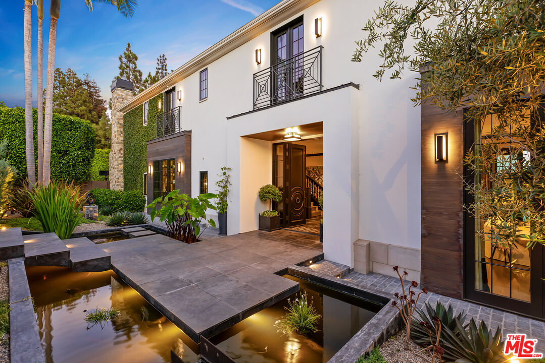 888 Toulon Drive, Pacific Palisades