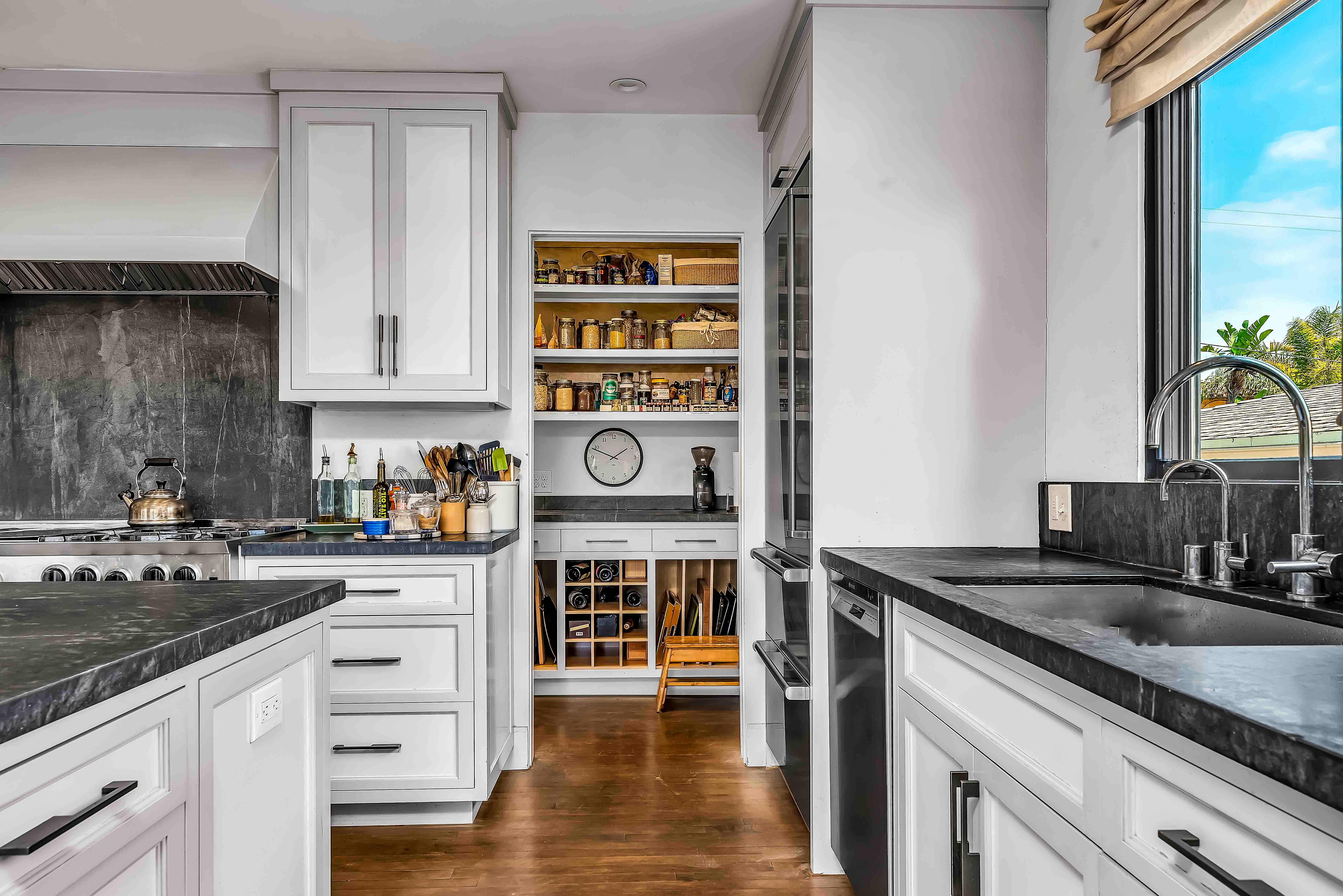 12428 Promontory Road, Brentwood